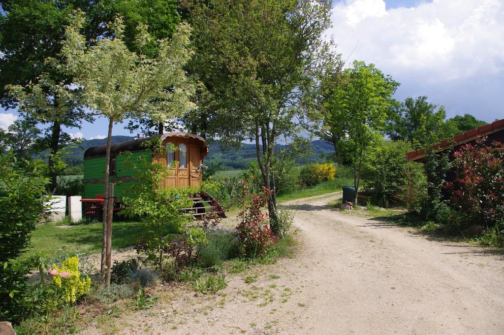 Les Roulottes Et Cabanes Du Livradois Cunlhat Екстериор снимка