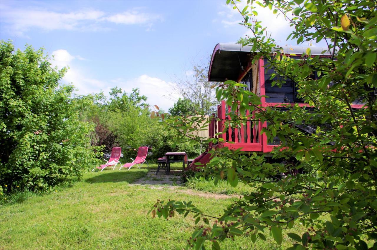 Les Roulottes Et Cabanes Du Livradois Cunlhat Екстериор снимка