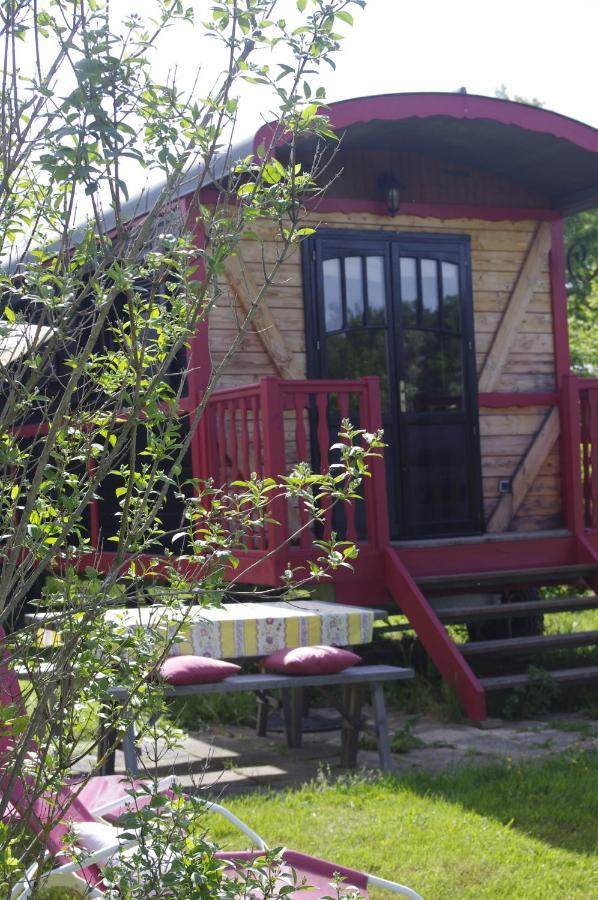 Les Roulottes Et Cabanes Du Livradois Cunlhat Екстериор снимка