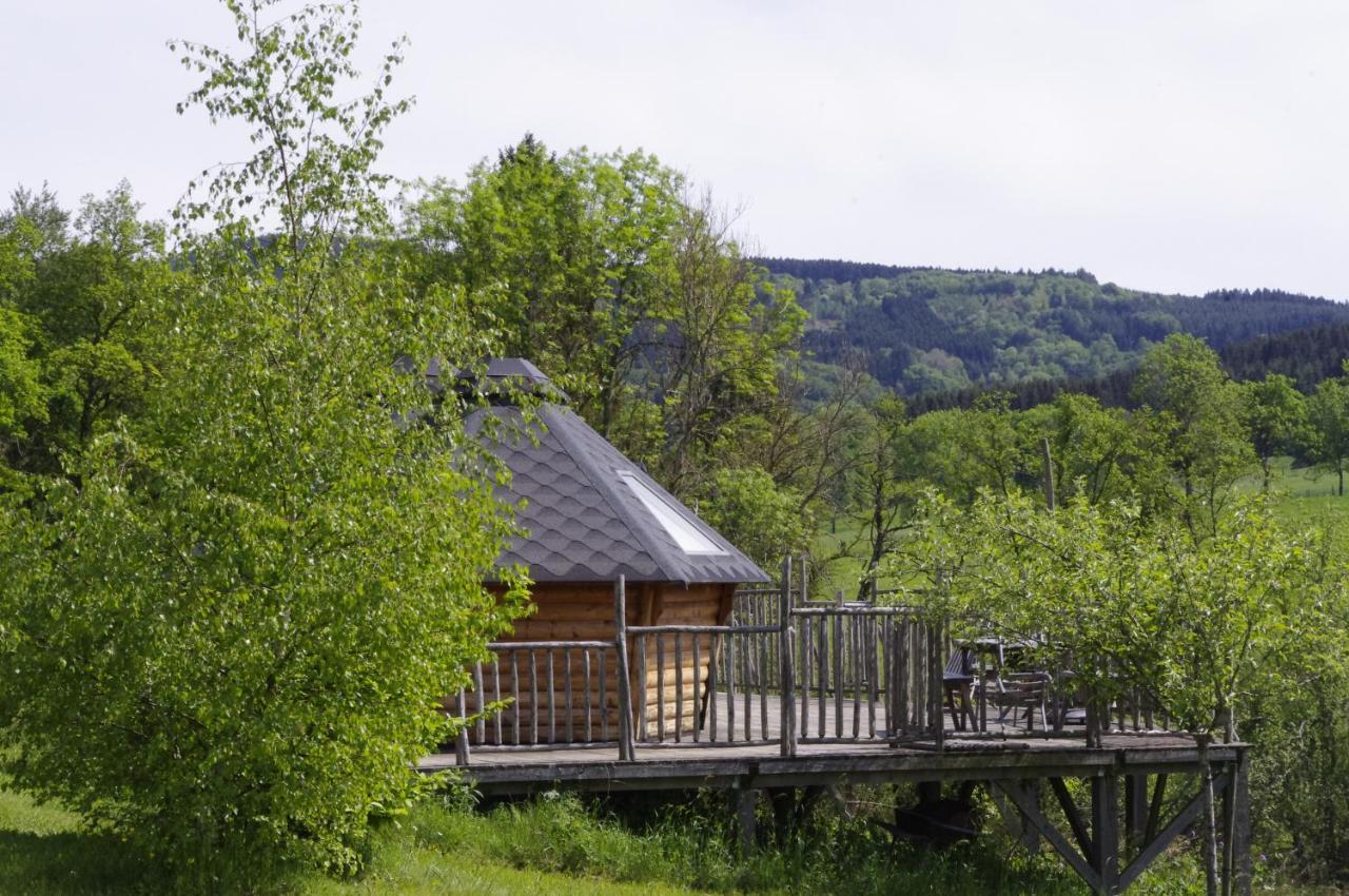 Les Roulottes Et Cabanes Du Livradois Guest House Cunlhat Екстериор снимка